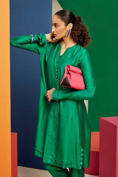 Ridhi-Mehra-Green silk straight long kurta with churi sleeves paired with pants