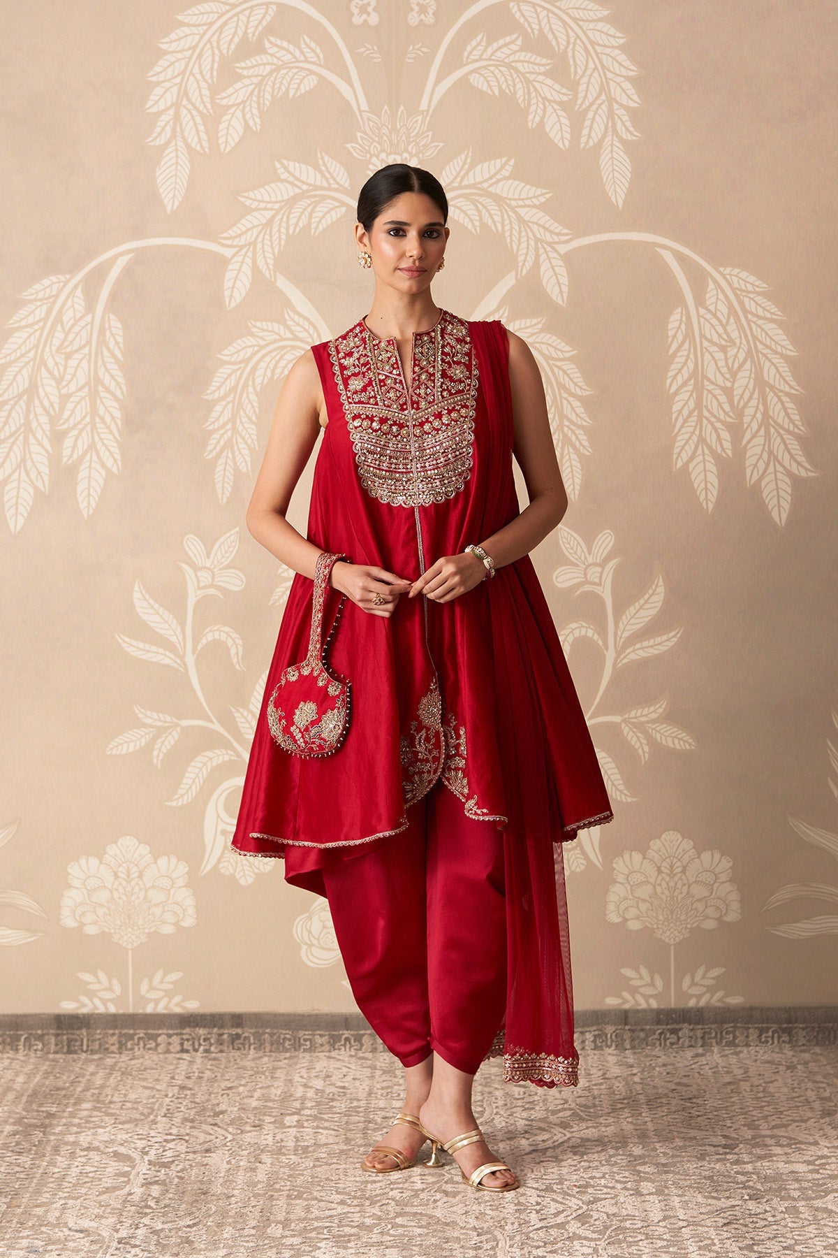 Ishq Kurta-RTS
Salwar Set-RTS