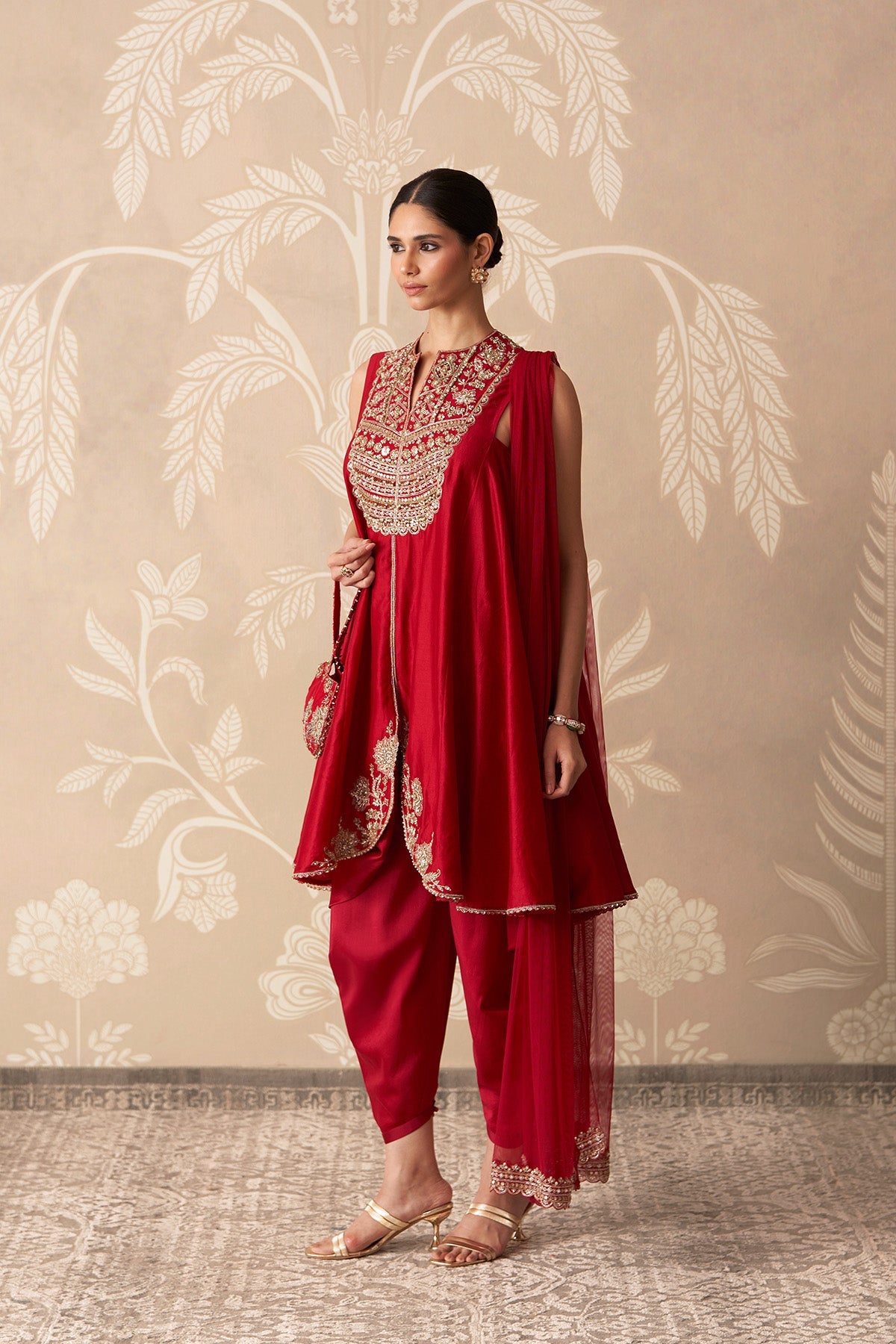 Ishq Kurta-RTS
Salwar Set-RTS
