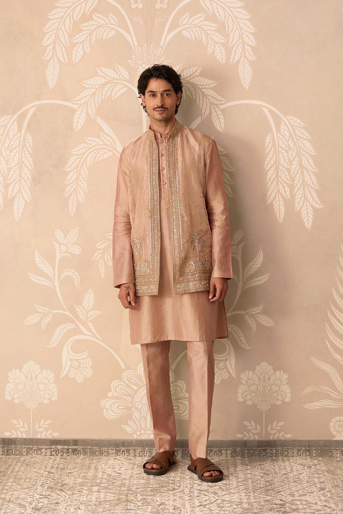 Zaroon 
Kurta Bandi Set