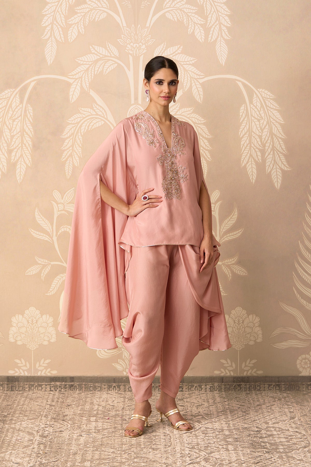 Mehraab Cape Set