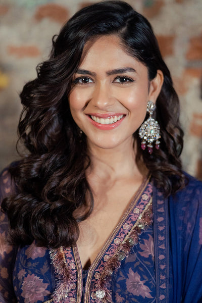 Mrunal Thakur in  Dilek