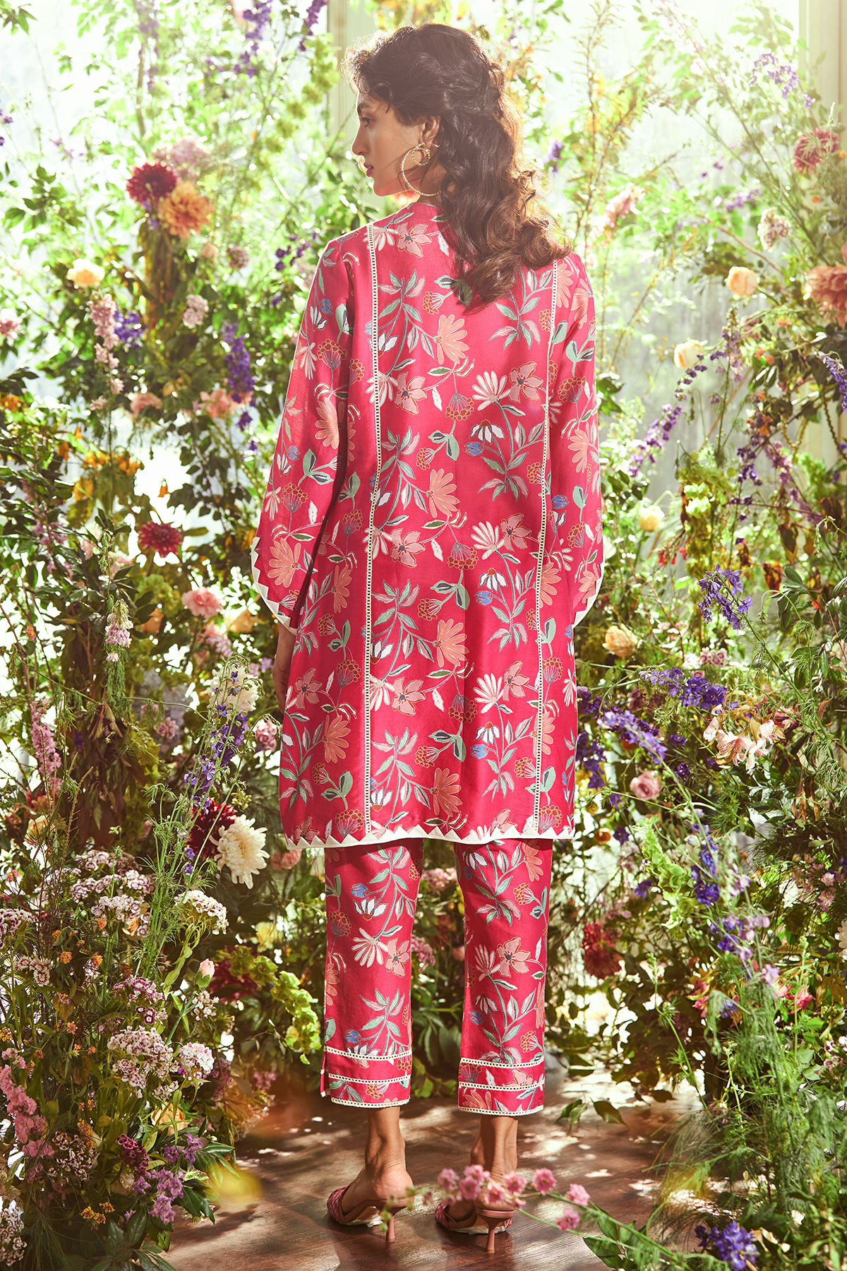 RIDHI-MEHRA-Fuschia-big floral printed chanderi kurta. Fuschia big floral printed chanderi pants.