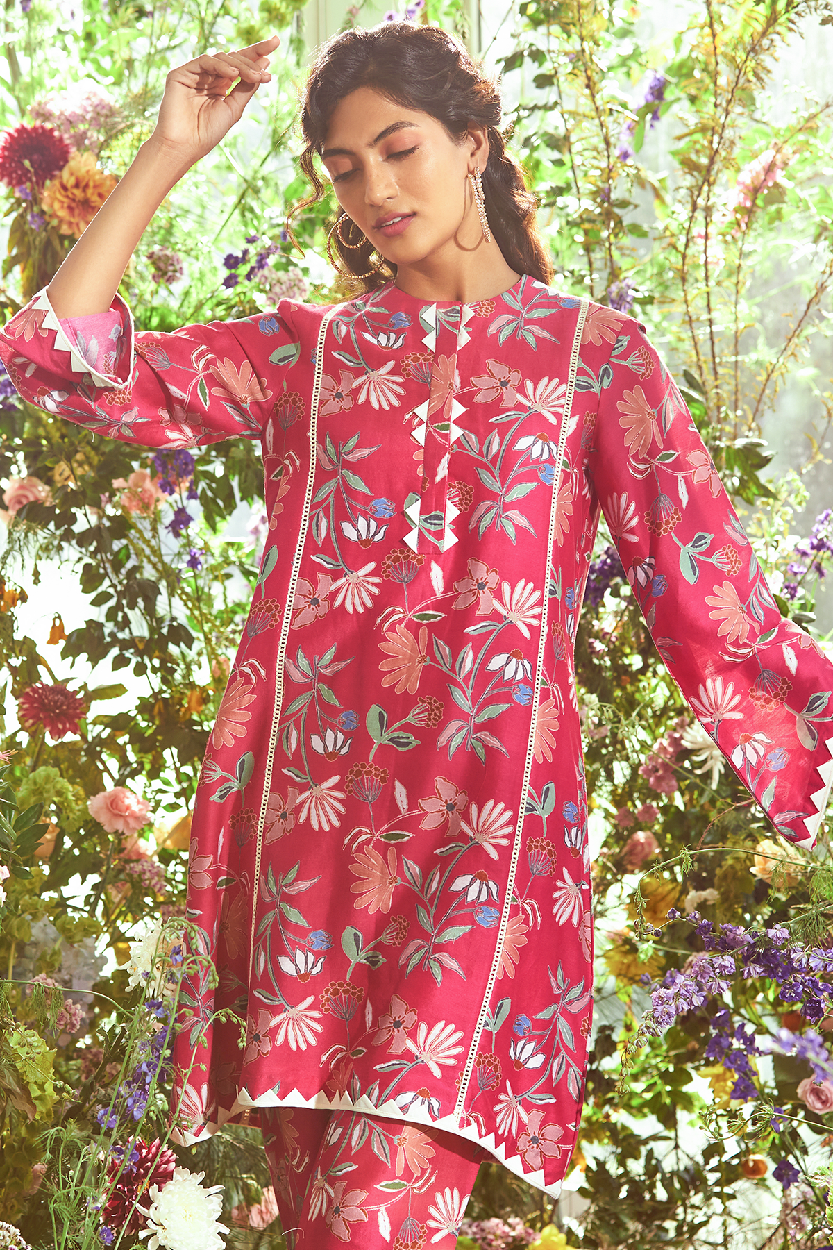 RIDHI-MEHRA-Fuschia big floral printed chanderi kurta. Fuschia big floral printed chanderi pants.