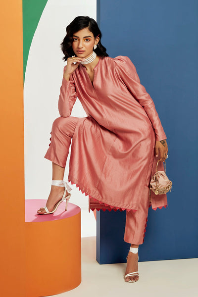 Ridhi_Mehra_Light pink chanderi straight long kurta with puff sleeves paired with pants